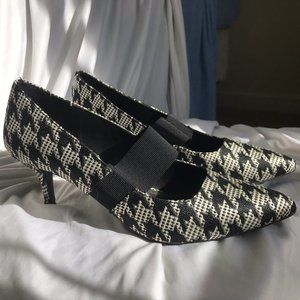 Never worn, black&white chevron pattern 1.5" heels